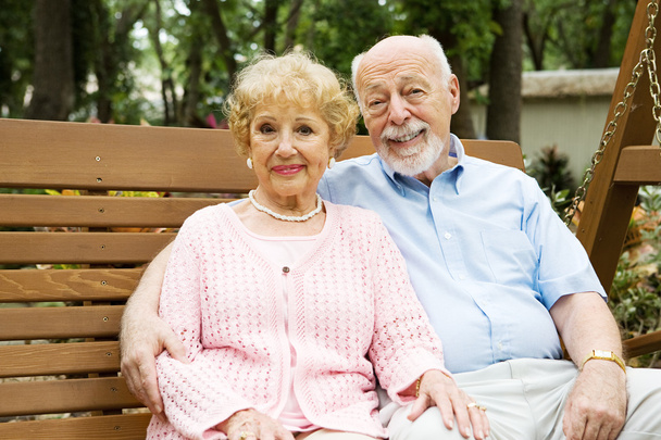 ευτυχής ηλικιωμένους στην κούνια - Φωτογραφία, εικόνα