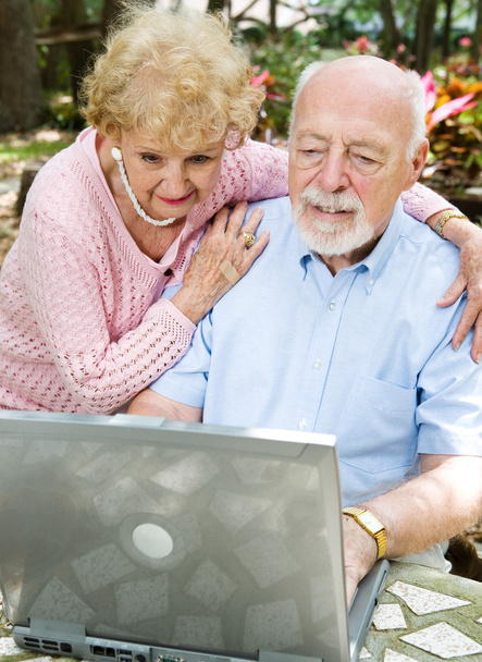 Senior Couple Reading E-mail - Фото, зображення