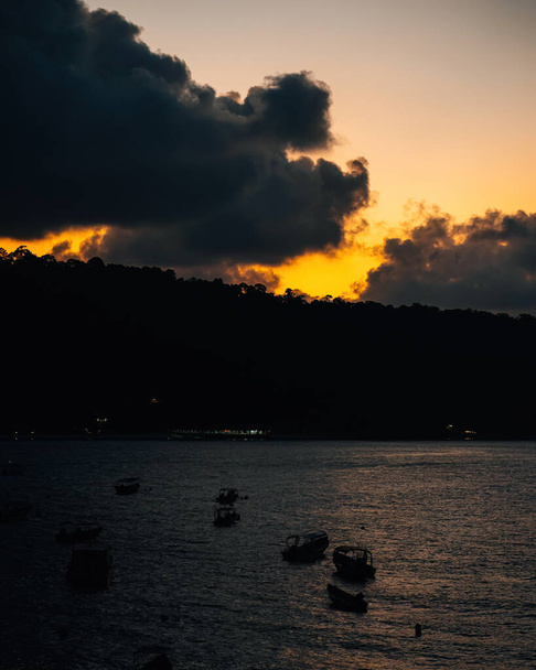 Auringonnousu Perhentian saarella, Terengganussa, Malesiassa. - Valokuva, kuva