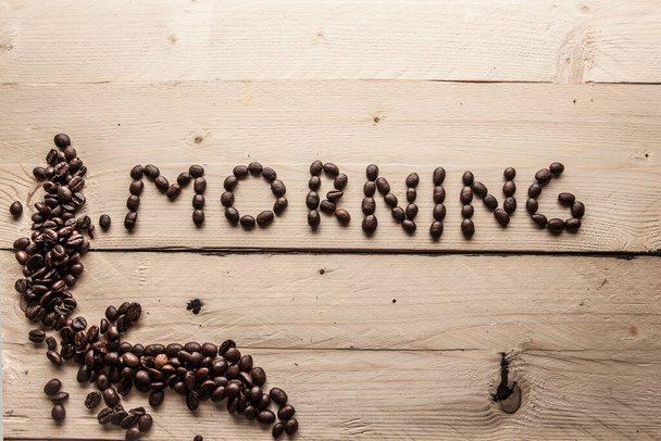 Schriftlicher "Morgen" mit Kaffeebohnen - Foto, Bild