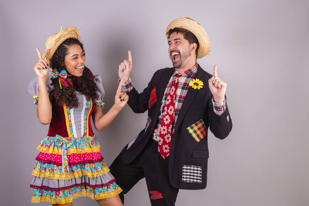 Brazilian couple, wearing June party clothes, fraternization in the name of So Joo, Arraial. dancing - Fotoğraf, Görsel