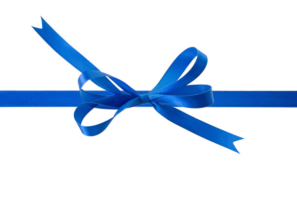 Ruban bleu avec un nœud sur fond blanc
 - Photo, image