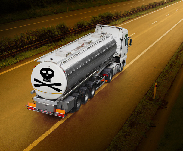 Camión cisterna con contenido tóxico
 - Foto, Imagen