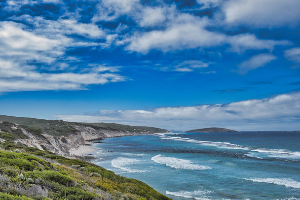 Wild, unspoiled coast with cliffs and small beaches near Esperance, south coast of Western Australia - Photo, Image