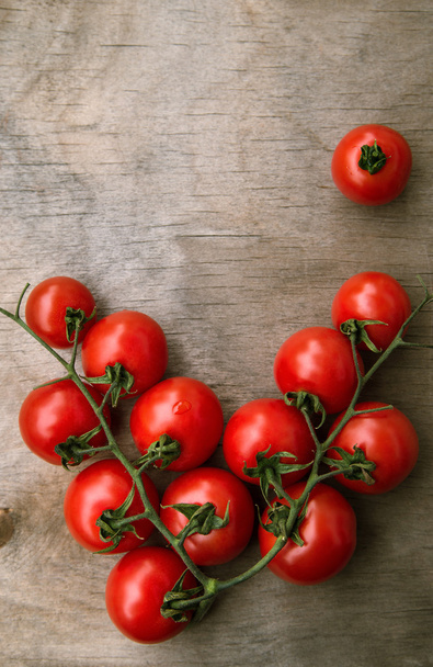 Fresh red delicious tomatoes - Фото, зображення