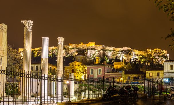 Bibliothèque Hadrien et l'Acropole d'Athènes en Grèce
 - Photo, image