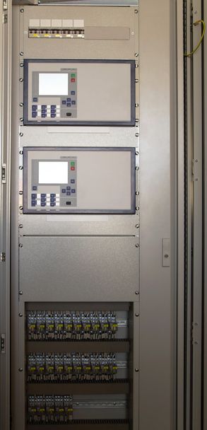 Opdracht deelvenster in moderne elektrische onderstation - Foto, afbeelding