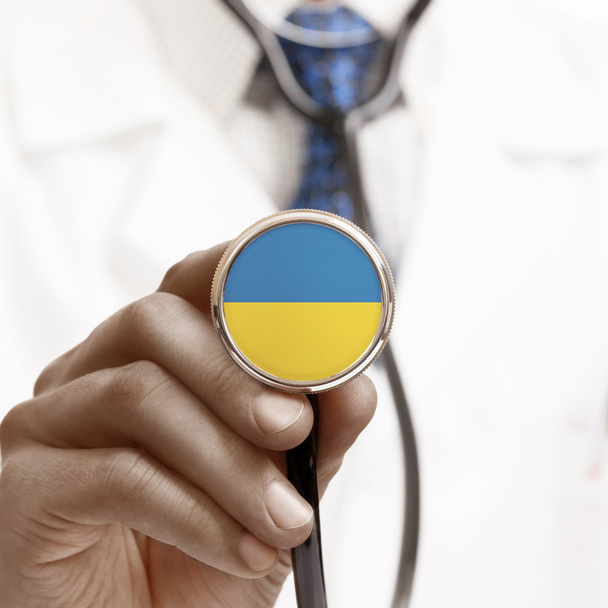 Stéthoscope avec série conceptuelle des drapeaux nationaux - Ukraine - Photo, image