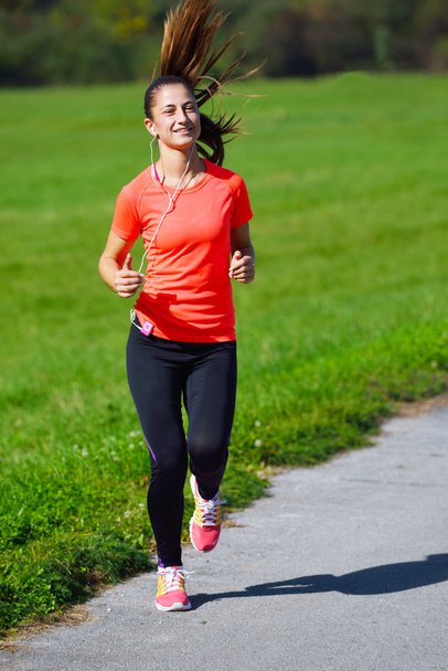 Young woman running - Zdjęcie, obraz