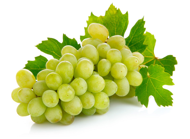 frutas frescas de uva con hojas verdes
 - Foto, imagen