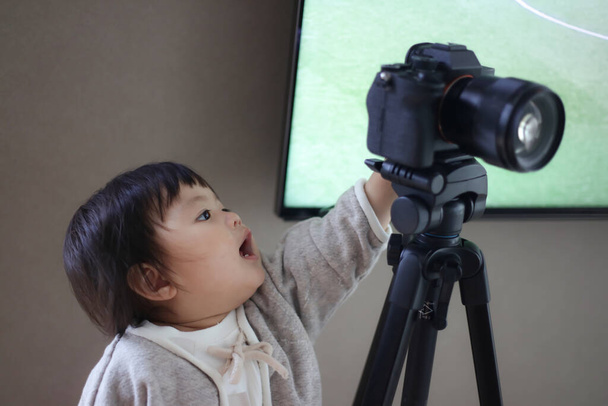 A girl who is interested in the camera - Photo, image