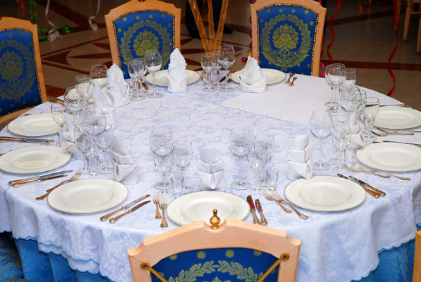 Nastavení stolu na luxusní svatební hostině - Fotografie, Obrázek