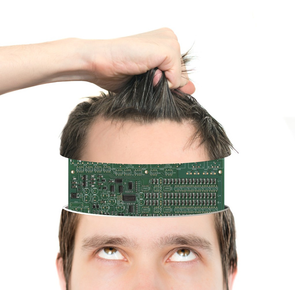 Ηλεκτρονικό κύκλωμα μέσα στο κεφάλι, αντί για εγκέφαλο - Φωτογραφία, εικόνα