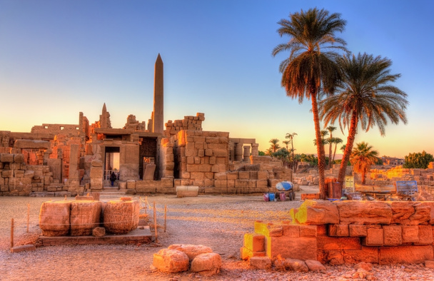 Widok z kompleksu świątyni Karnak w Luksorze - Egipt - Zdjęcie, obraz