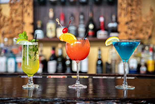 Many kinds of cocktails on the restaurant bar. Mojito, Sex on the beach and blue Hawaii. - Valokuva, kuva