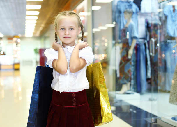 Little girl doing shopping - Fotoğraf, Görsel