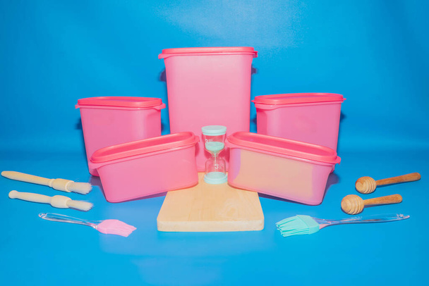 The Pink Plastic Jar Set in Various Sizes is the perfect storage solution for all your needs - Foto, immagini