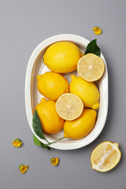 Konzept der schmackhaften Zitrusfrüchte - köstliche Zitrone - Foto, Bild