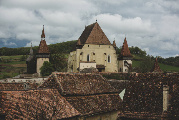 Biertan een zeer mooi middeleeuws dorp in Transsylvanië, Roemenië. Een historische stad in Roemenië die de Frankische en gotische architectonische stijl heeft behouden. Reisfoto. - Foto, afbeelding
