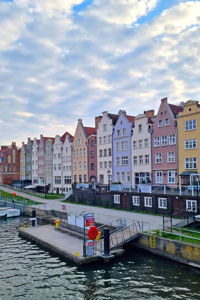 Gdaňsk, Polsko, 24. dubna 2023: Krásné roztomilé domy v přístavním městě Gdaňsk - Fotografie, Obrázek