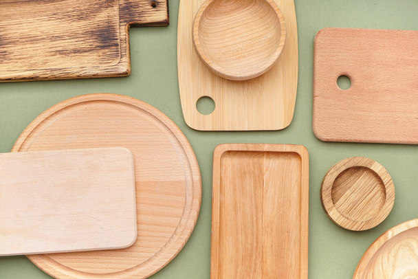Different wooden cutting boards on olive background - Foto, Imagem