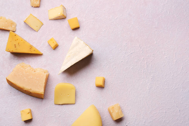 Pieces of tasty cheese on light background - Foto, Imagem