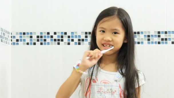 Asiático criança escovação dentes
 - Filmagem, Vídeo