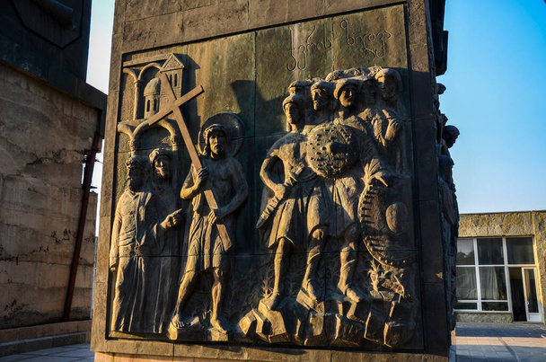 Сцены из Библии в рамках грандиозного ансамбля монументальных скульптур "История Грузии", расположенного в Тбилиси - Фото, изображение