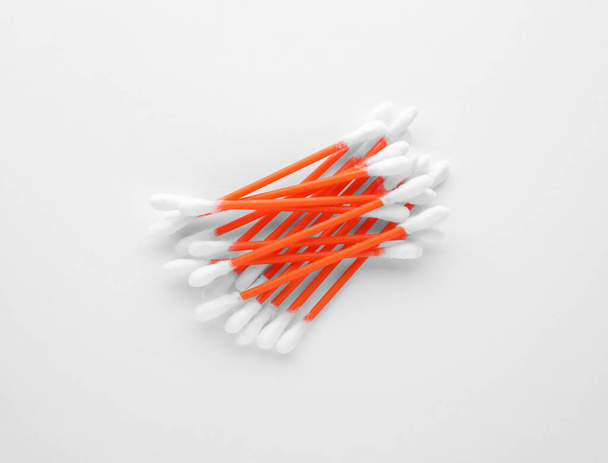 Heap of clean cotton buds on white background, top view - Foto, immagini