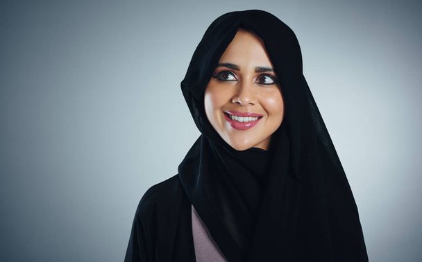 See the possibility in everything. Studio shot of a young muslim businesswoman against a grey background - Foto, Imagem