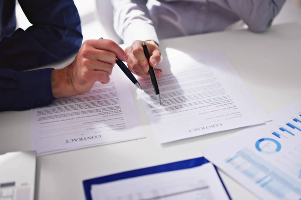 Business Document Contract Review. Lawyer In Suit - Fotó, kép