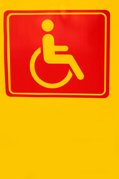 Σημάδια συμβολίζουν στάθμευσης για άτομα με ειδικές ανάγκες  - Φωτογραφία, εικόνα