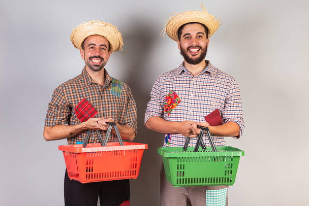Men, friends, Brazilians wearing Festa Junina clothes. Arraial, Feast of Saint John. with supermarket basket. - Φωτογραφία, εικόνα