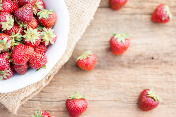 a bowl of fresh strawberries outside - Fotografie, Obrázek