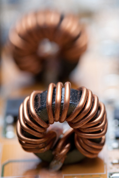 Detalhe de um anel de ferrite impresso eletrônico
 - Foto, Imagem