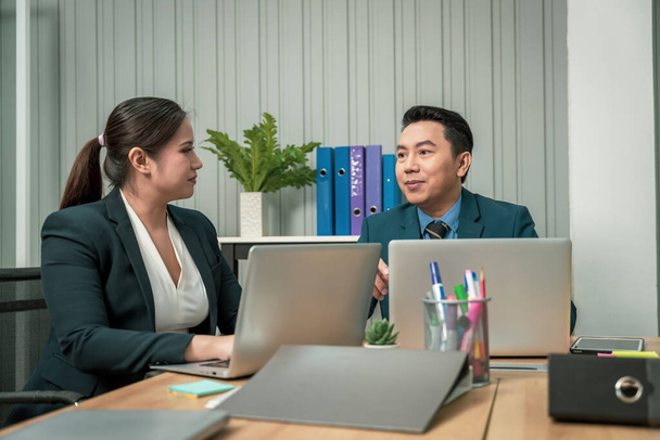 Modern Asian businessman with high confidence Committed to working together as a harmonious team Having a professional planning meeting at the company - Photo, Image