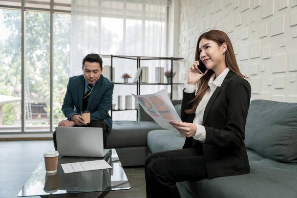 Modern Asian businessman with high confidence Committed to working together as a harmonious team Having a professional planning meeting at the company - 写真・画像