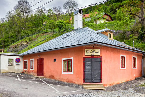 Birthplace of photographer Dezo Hofmann in Banska Stiavnica. - Фото, изображение