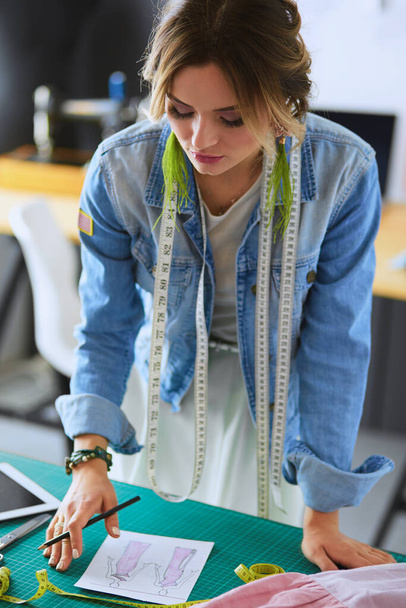 Fashion designer woman working on her designs in the studio. - Fotoğraf, Görsel