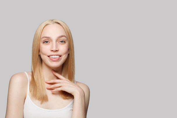 Happy blonde woman with healthy fresh skin. Facial treatment, skincare and cosmetology concept - Foto, Imagem