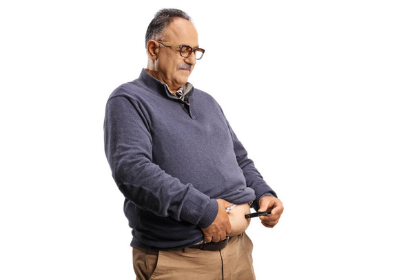 Mature man using an insulin pen in belly isolated on white background - Φωτογραφία, εικόνα