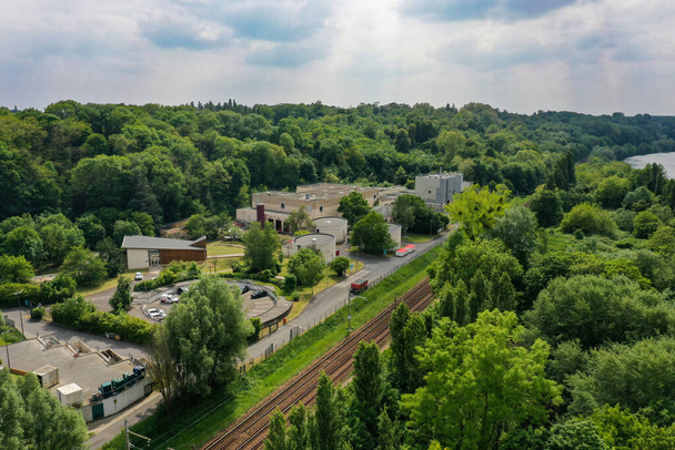 Luftaufnahme einer Kläranlage in Seine et Marne in Frankreich - Foto, Bild