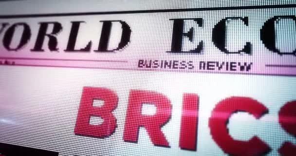 BRICS Brasil Rússia Índia China África do Sul economia associação jornal diário leitura na tela do computador tablet móvel. Homem tela de toque com manchetes notícias conceito abstrato 3d.  - Filmagem, Vídeo