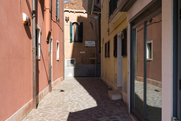 Kis sikátorban Velencében - Fotó, kép