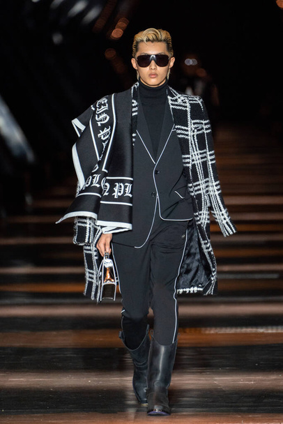 MILAN, ITALY - FEBRUARY 25: A model walks the runway at the Philipp Plein fashion show during the Milan Fashion Week Womenswear Fall/Winter 2023/2024 on February 25, 2023 in Milan, Italy. - Фото, изображение