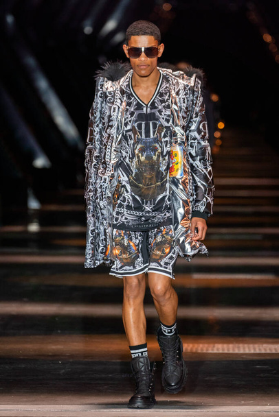 MILAN, ITALY - FEBRUARY 25: A model walks the runway at the Philipp Plein fashion show during the Milan Fashion Week Womenswear Fall/Winter 2023/2024 on February 25, 2023 in Milan, Italy. - Valokuva, kuva