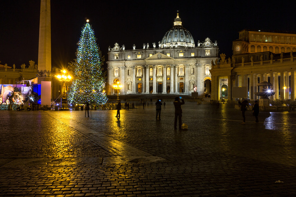 Saint Peters Plaza ja joulukuusi
 - Valokuva, kuva