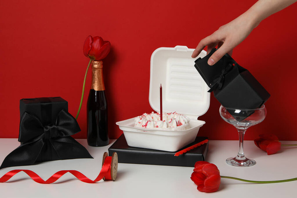 Concept of congratulation and celebration with bento cake in box - Valokuva, kuva