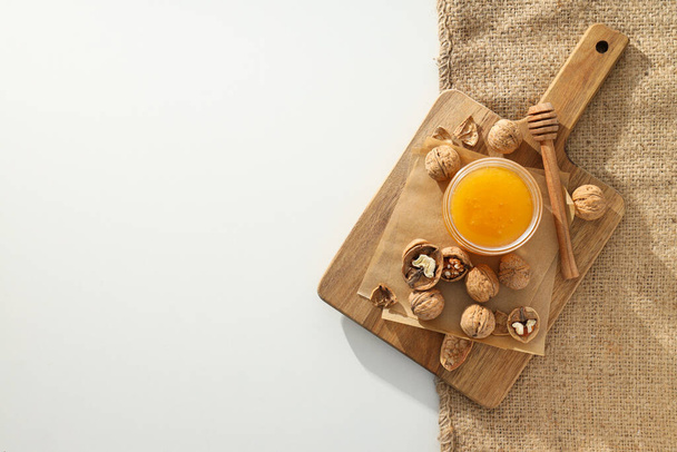 Concept of tasty and sweet food - honey with nuts - Valokuva, kuva