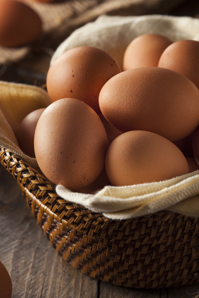 Raw Organic Brown Eggs - Foto, afbeelding